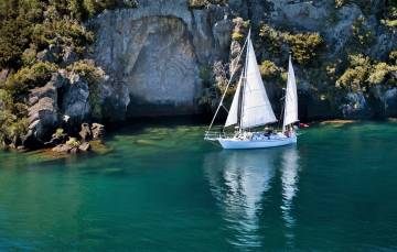 Sailing to the Maori Rock Carvings in Taupo