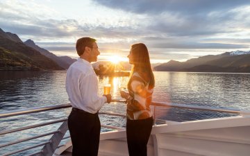 Queenstown Sunset Cruise with Wine & Cheese