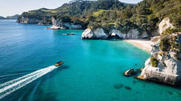 Cathedral Cove and Volcanic Coast Tour