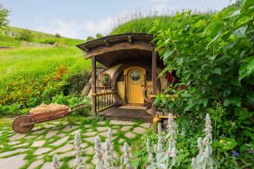 Hobbiton Behind The Scenes Experience - Private Tour From Auckland