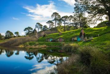 Hobbiton Movie Set & Rotorua Geothermal Valley