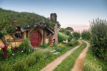 Hobbiton Movie Set Signature Tour - Private Tour From Auckland