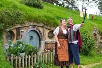 Hobbiton Movie Set & Te Puia (Rotorua) Private Tour