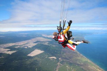 Tandem Skydive over Lake Taupo - 18,500ft (WEEKEND ONLY)