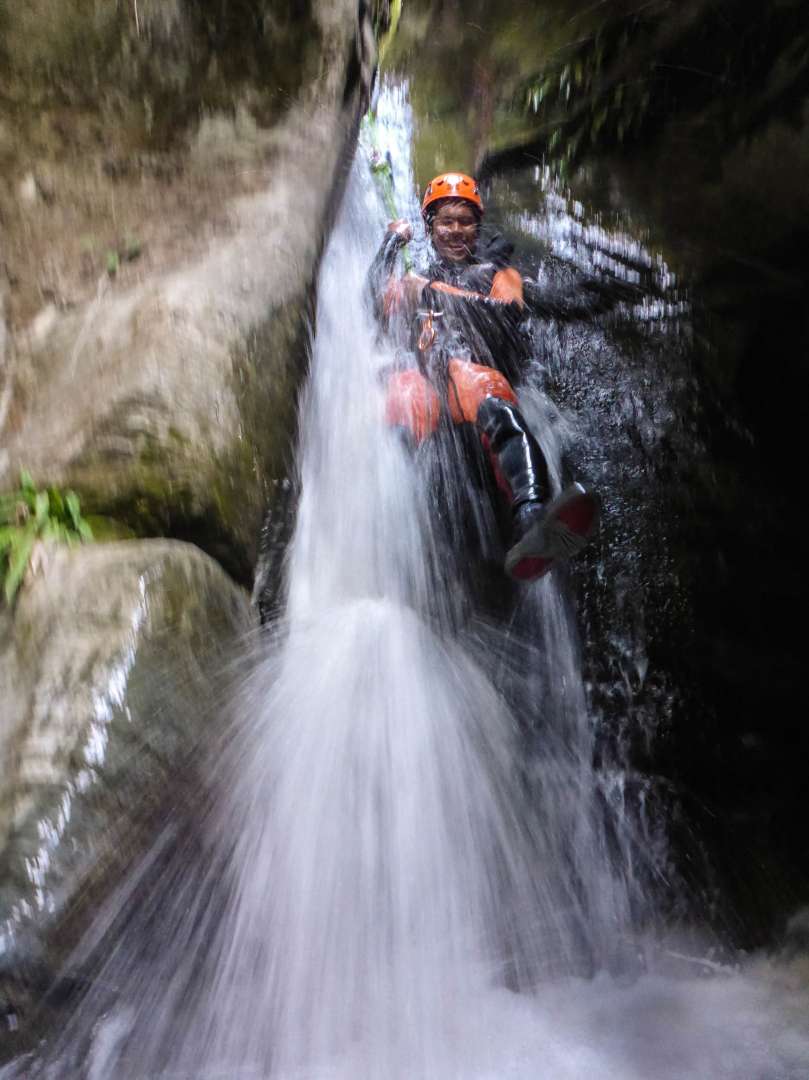 Gibbston Valley Canyon has Natural Watersides