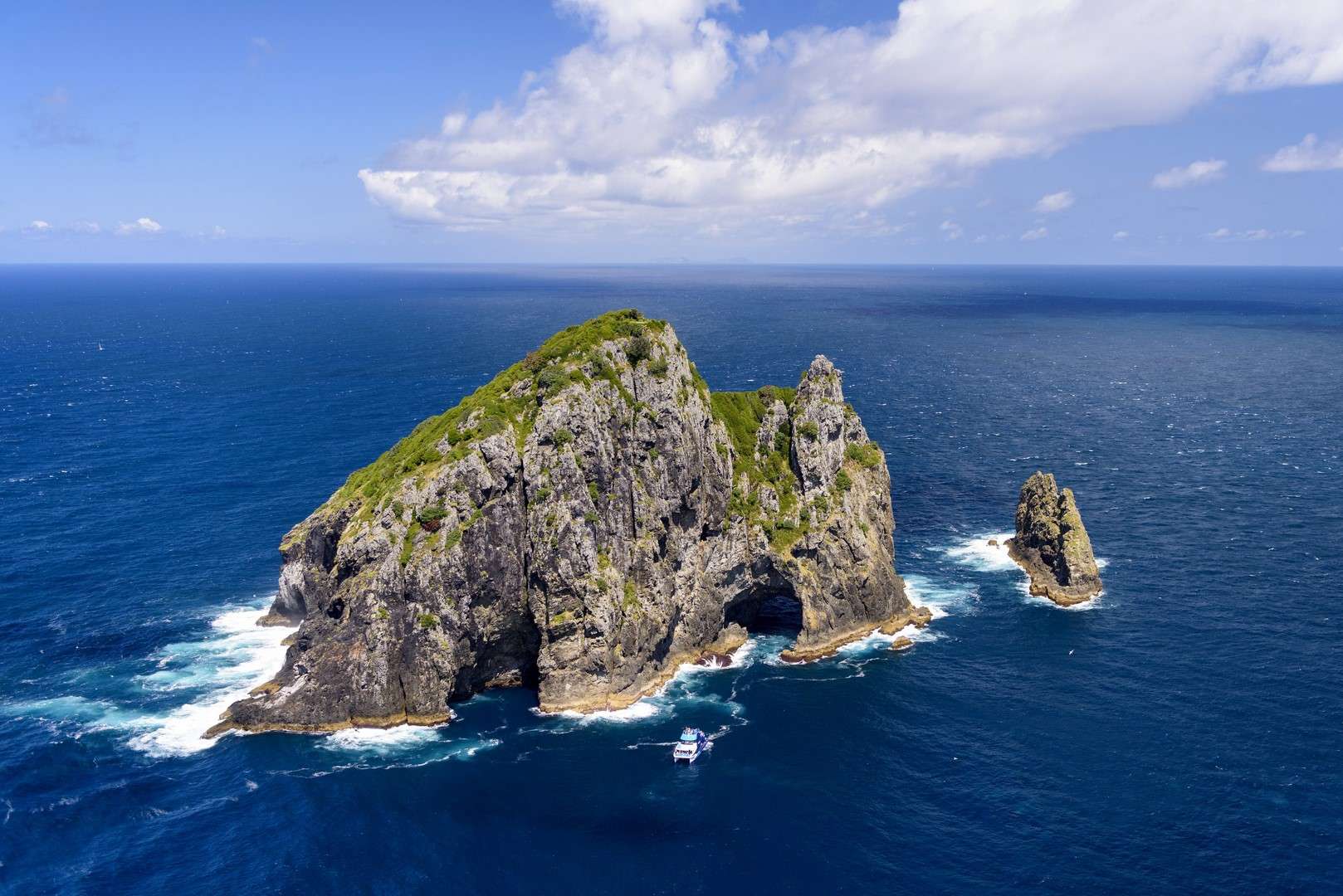 Hole in the Rock Bay of Islands Cruise