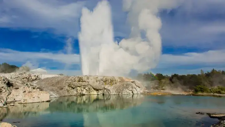 Pohutu Geyser Rotorua