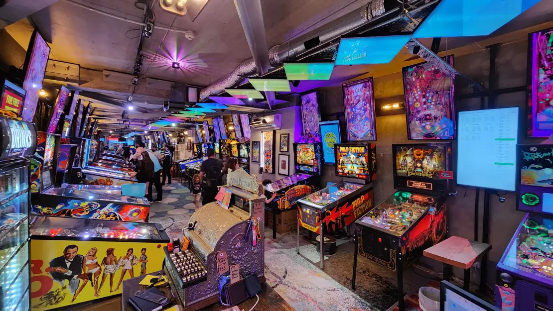 Have fun playing pin ball in best arcade