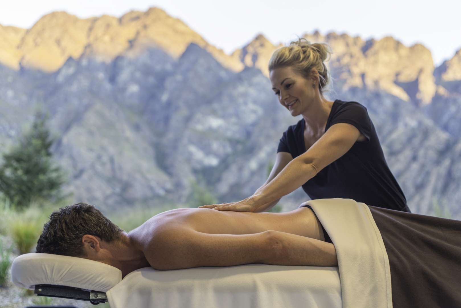 Massage with Remarkables