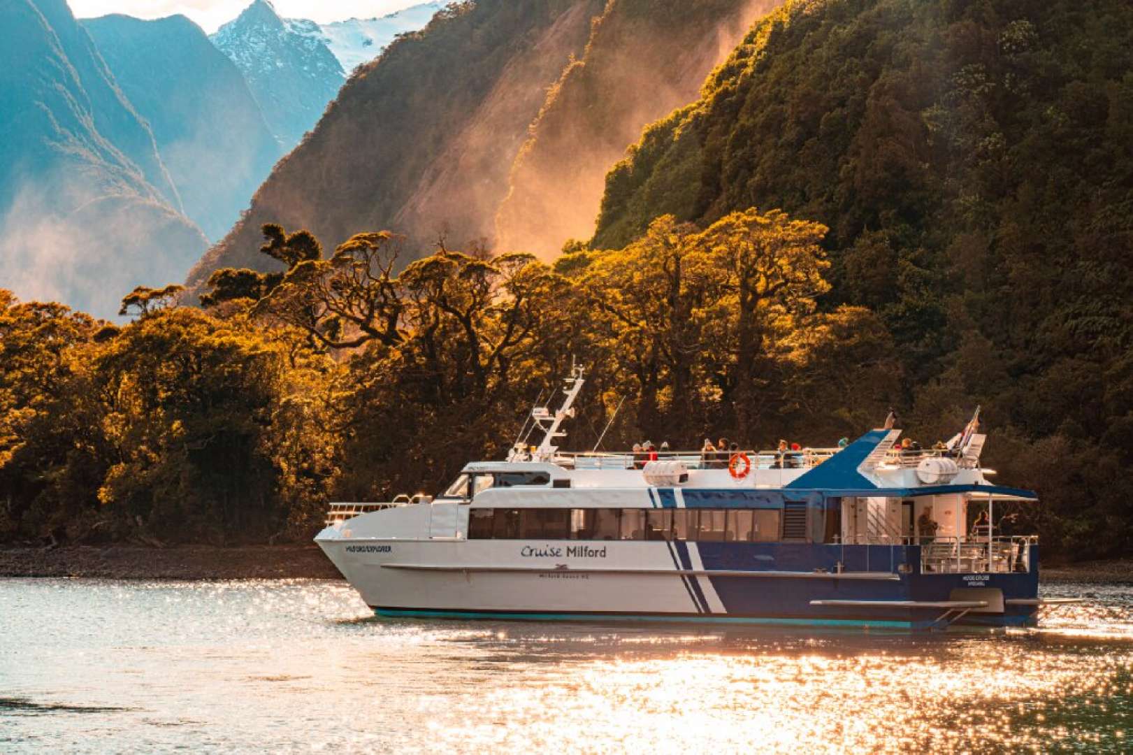 Milford Sound New Zealand Boat Cruise With Stunning Views NZ Top Attraction