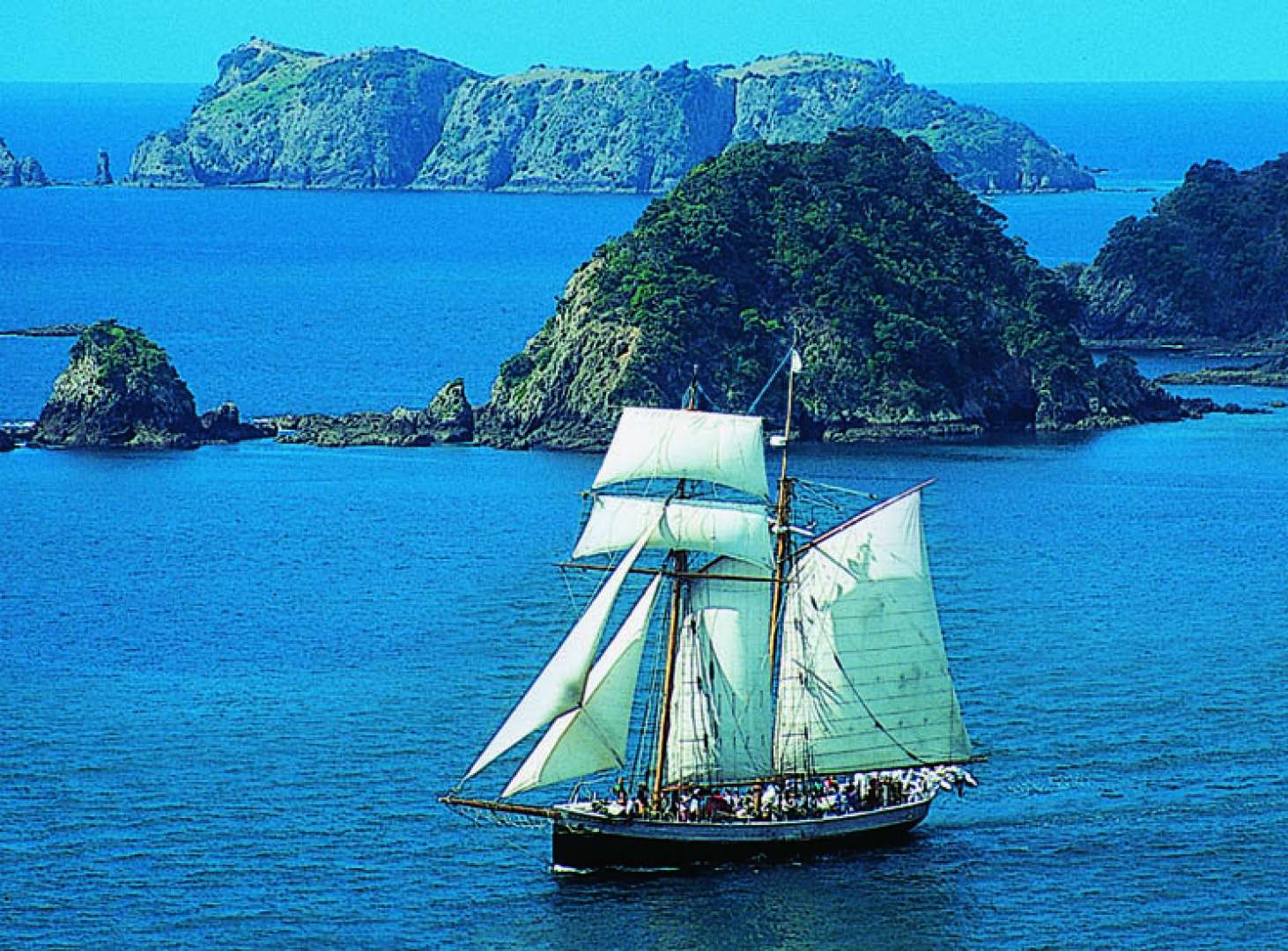 R Tucker Thompson unique tall ship sailing attraction in the Bay of islands