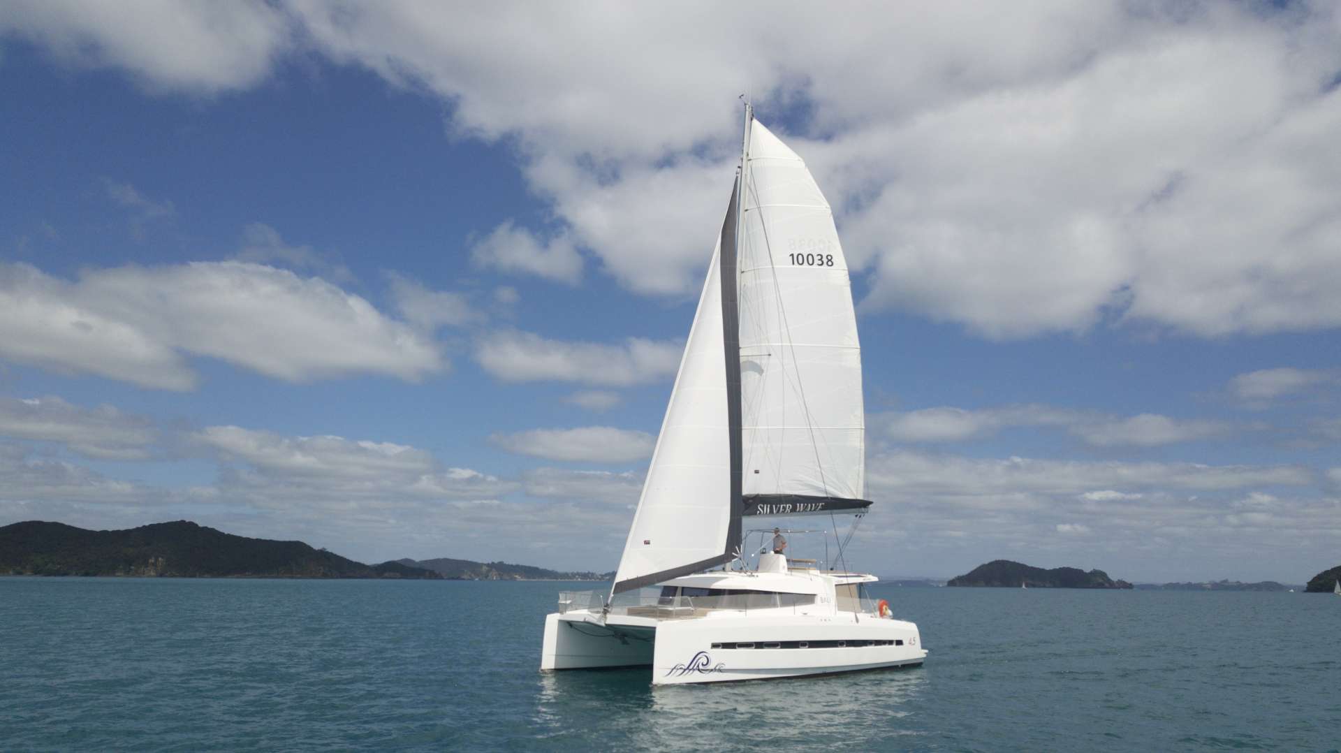 Sailing through the Bay of Islands
